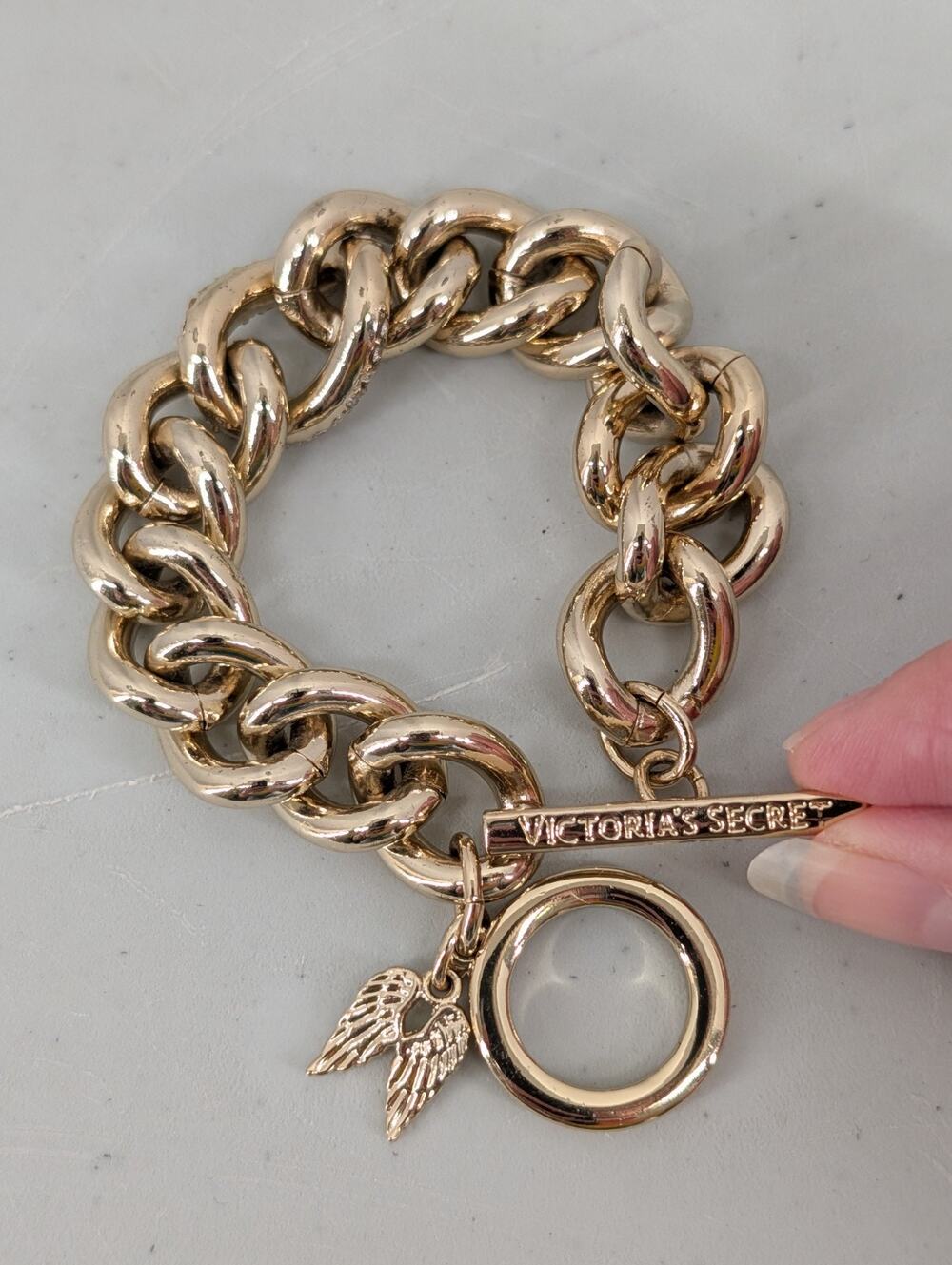 Victoria’s Secret Gold Tone Thick Curb Chain Bracelet Toggle Clasp 7"